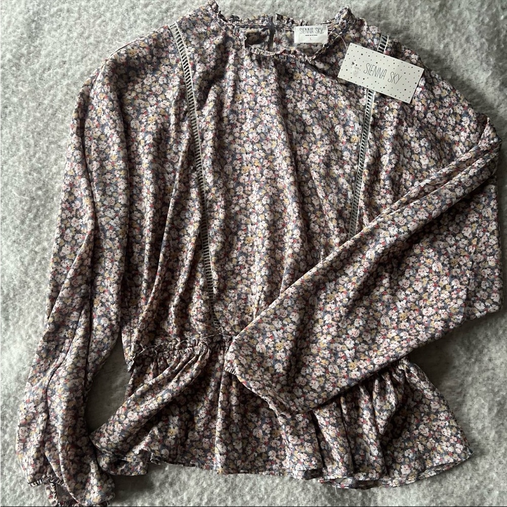 Sienna Sky NWT Floral Top Women’s Size Large